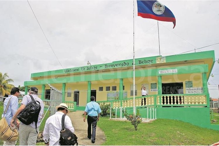 En 1991 Guatemala reconoció la independencia de Belice, pero le reclama varias islas, cayos y 12 mil 272 kilómetros cuadrados. (Foto Prensa Libre: Hemeroteca PL)