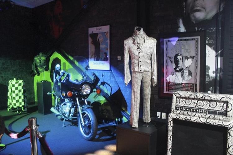 Varios atuendos de Prince estarán en exhibición. (Foto Prensa Libre: AP)