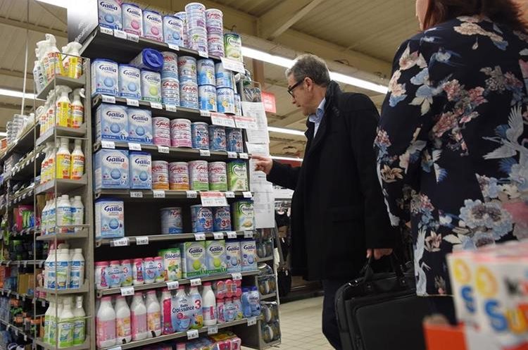 Lactalis, uno de los mayores productores de productos lácteos del mundo retiro de todos los productos fabricados en su fábrica de Craon, en el noroeste de Francia. (AFP).