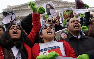 Más de 195,000 salvadoreños esperan que el gobierno de Donald Trump no les cancele el TPS. (Foto Prensa Libre: EFE)