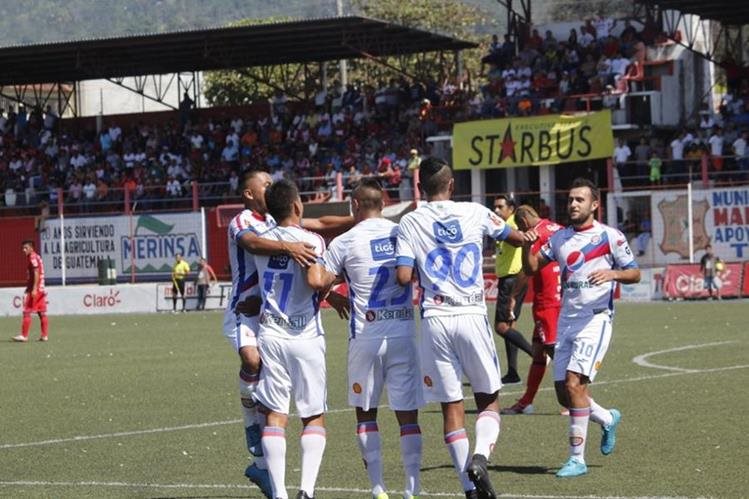 Xelajú MC consiguió un valioso punto en su visita a Malacateco. (Foto Prensa Libre: Raúl Juárez)