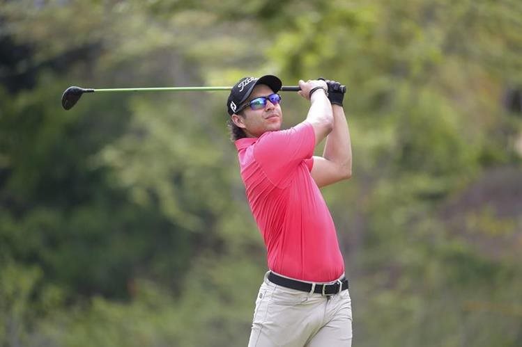 Un guatemalteco hace historia en los campos de golf de Costa Rica