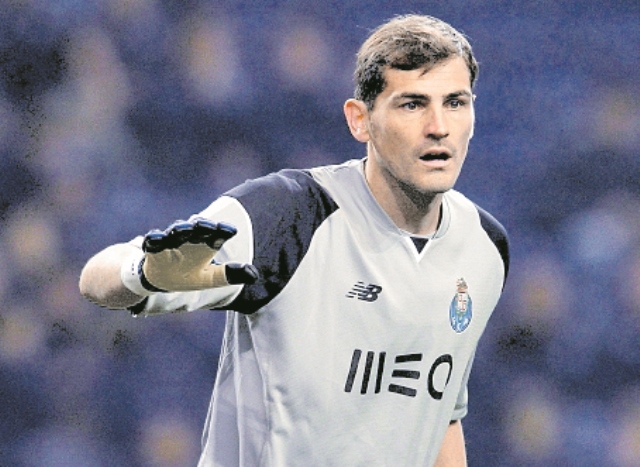 El guardameta español Iker Casillas se enfrentó en varias ocasiones a Víctor Valdés, en el clásico español. (Foto Prensa Libre: Hemeroteca PL)