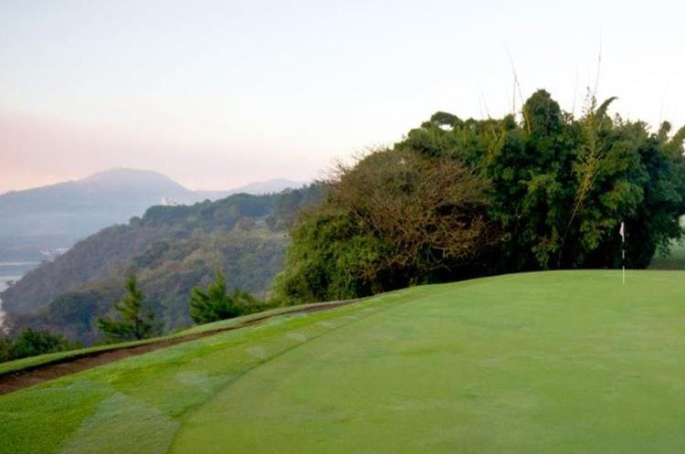 Maya Golf Club puede ser una buena opción para quienes viven por Villa Canales o San Miguel Petapa. (Foto Prensa Libre: Maya Golf Club)