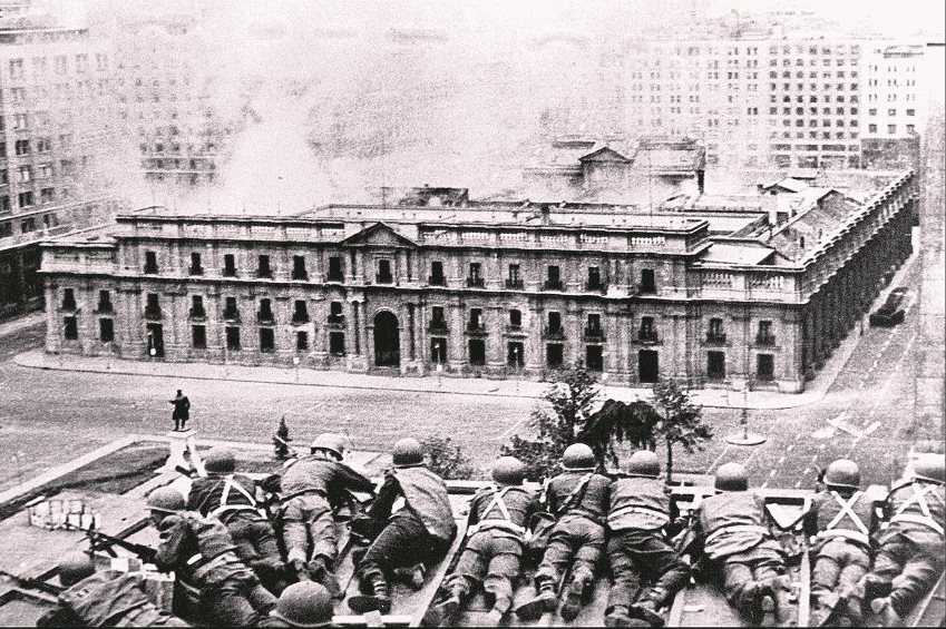 El ataque al Palacio de la Moneda en 1973. (Foto: AFP)