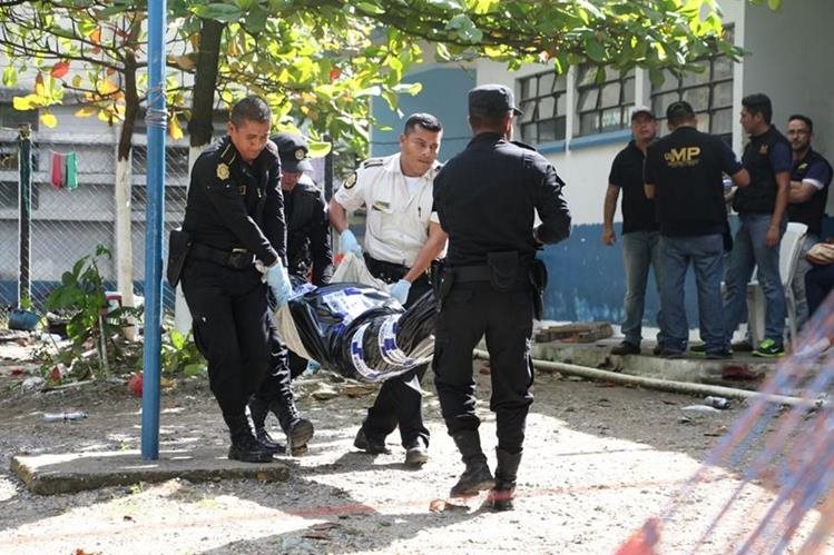 Ocho reos murieron durante un motín en la cárcel de Puerto Barrios, Izabal, el 1 de enero de 2016. (Foto Prensa Libre: Hemeroteca PL) 