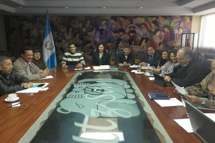 Los integrantes de la CNS no alcanzaron acuerdos para fijar paga mÃ­nima en el 2018. (Foto Prensa Libre UrÃ­as Gamarro)