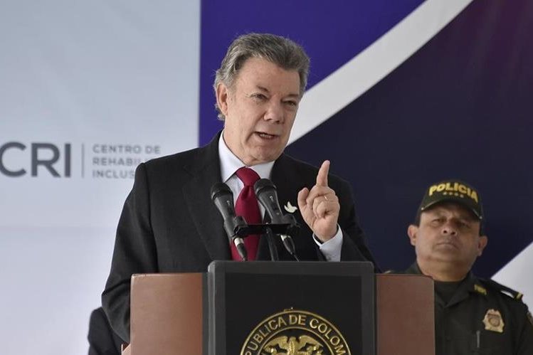 Resultado de imagen de fotos libres del presidente Santos de Colombia
