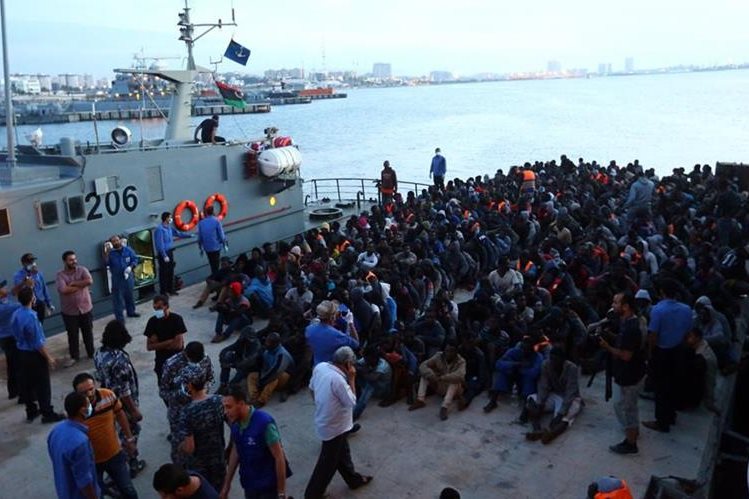 OIM dice desde martes hubo 6000 rescates de inmigrantes en el Mediterráneo