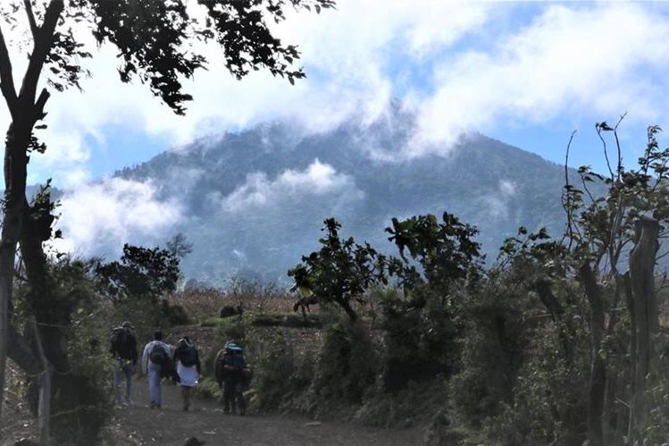 Este fin de semana la baja temperatura será extrema en la cima del Volcán de Acatenango. (Foto Prensa Libre: Víctor Chamalé)