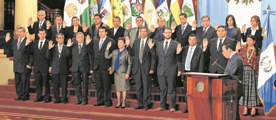 Solo cuatro podrían quedar de los gobernadores originales que el presidente Jimmy Morales juramentó en marzo del año pasado. (Foto Prensa Libre: HemerotecaPL)