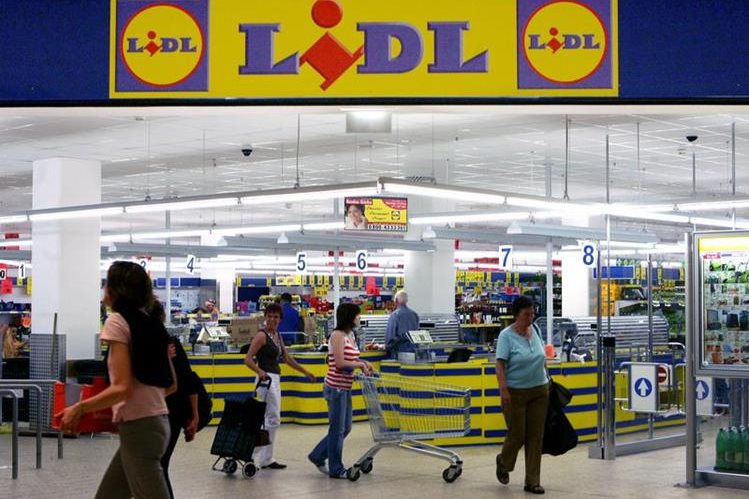 Aunque no lo creas, despiden a empleado por... ¡trabajar de más!