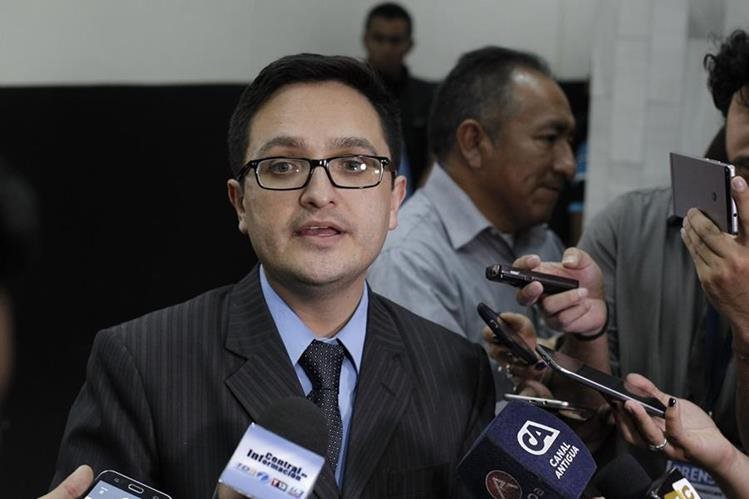 Juan Francisco Sandoval ha seguido de cerca el caso La Línea, considerado emblemático porque le costó el cargo a Otto Pérez y Roxana Baldetti. (Foto Prensa Libre: Hemeroteca PL)