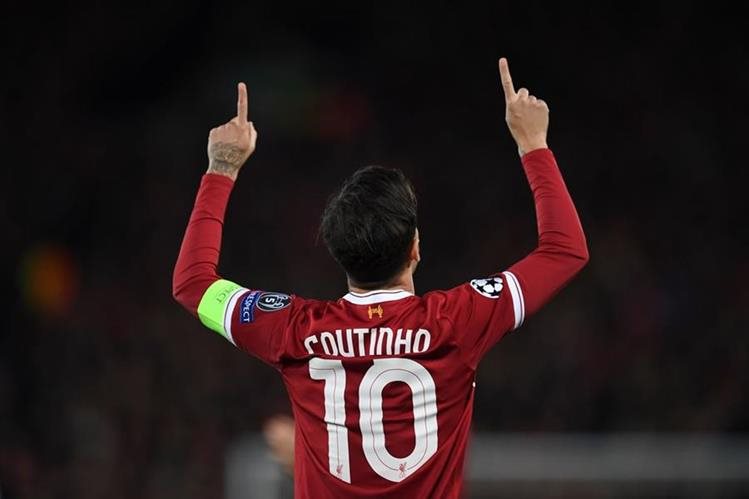 Los aficionados del Liverpool se quedaran con las ganas de usar las camisolas de Coutinho. (Foto Prensa Libre: AFP)