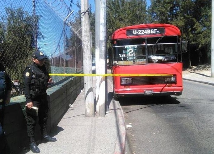 El 31 de enero del 2017, el piloto de un autobús de la ruta 2 murió en un ataque armado en la zona 16. (Foto Prensa Libre: Hemeroteca PL).