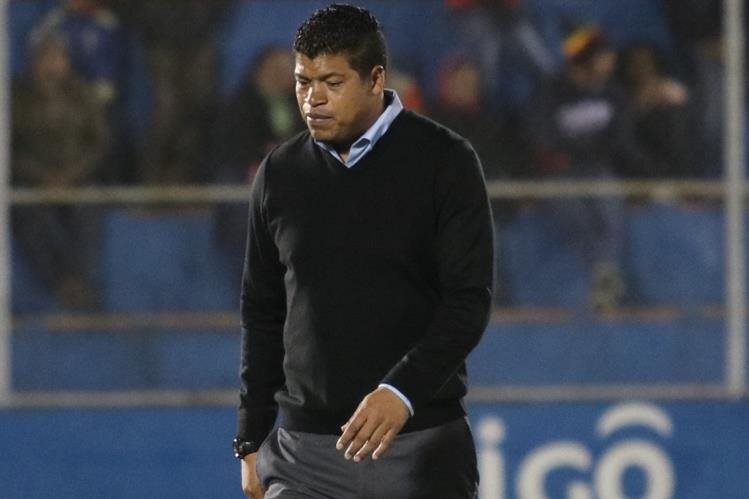 Ronald Gómez se mostró satisfecho con el desempeño de sus jugadores en el juego contra Municipal. (Foto Prensa Libre: Raúl Juárez)