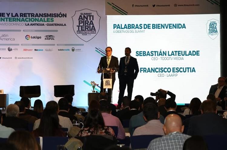 Durante el evento se discutió la problemática de retransmisión de señal y piratería en línea, así como las cajas IPTV, casos concretos que se presentaron para que sirvan de ejemplo y antecedentes a casos futuros. (Foto Prensa Libre: Renato Melgar)