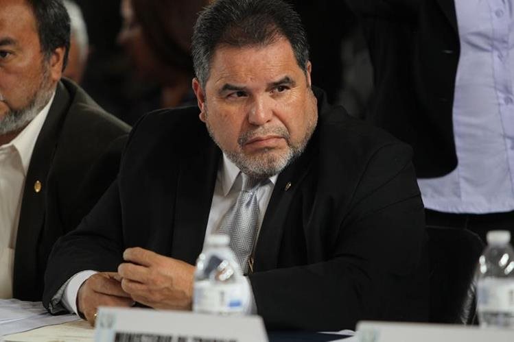 Carlos Alvarado, rector de la Usac, en una citación del Congreso. (Foto Prensa Libre: Erick Avila)