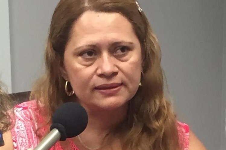 Evita ser deportada al refugiarse en iglesia de Connecticut