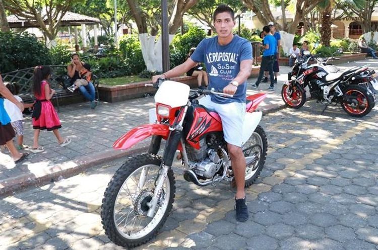 El volante Juan Luis Cardona salió de las fuerzas básicas del cuadro venado y lamenta profundamente la sequía de victorias que tiene de visita el conjunto. El jugador dejará al cuadro que lo vio crecer y podría unirse a Comunicaciones cuando reciba su solvencia como jugador libre. (Foto Prensa Libre: Cristian Soto)