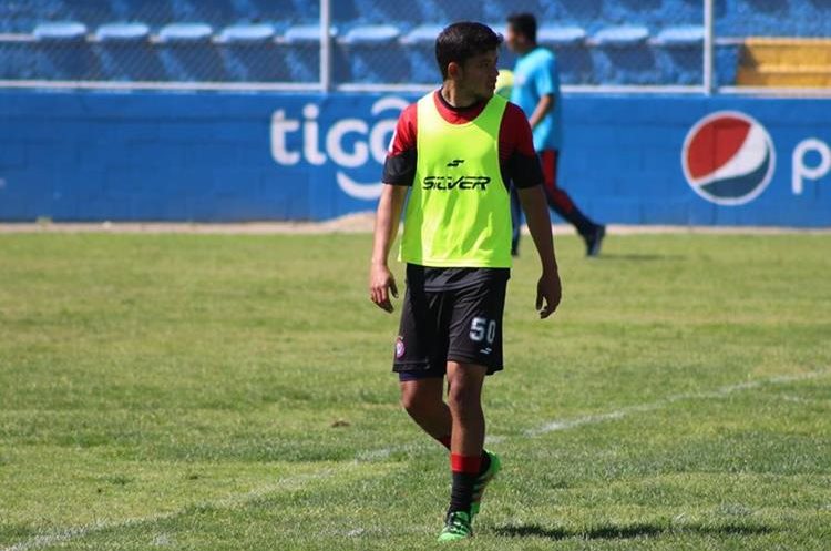 El jugador nacional será titular en el primer juego de los chivos en el Clausura 2018 cuando visiten a Malacateco. (Foto Prensa Libre: Raúl Juárez)