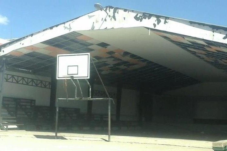 Salón donde el menor pretendió quitarse la vida, en Barberena. (Foto Prensa Libre: Oswaldo Cardona).