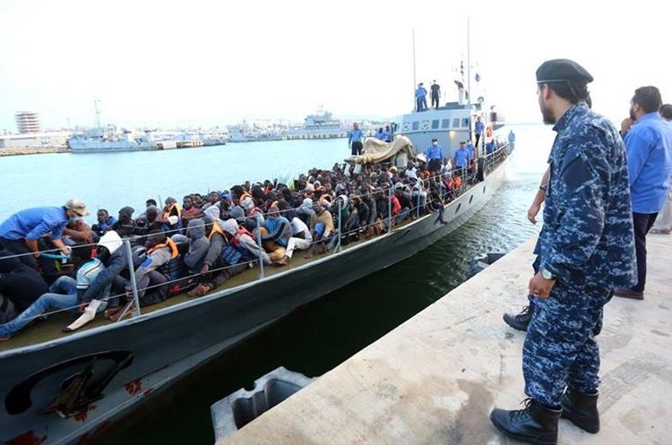 OIM dice desde martes hubo 6000 rescates de inmigrantes en el Mediterráneo
