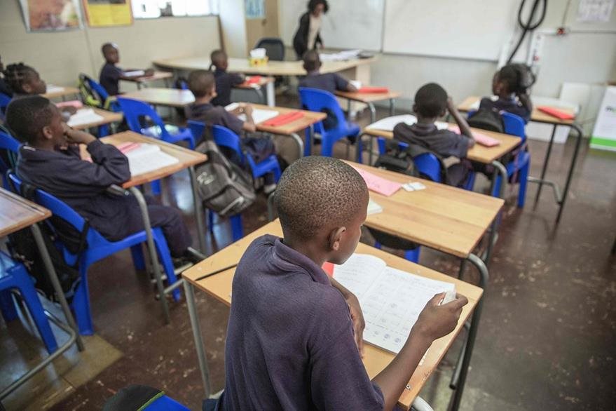 Una oportunidad: Ante la marginación existente, muchos niños de familias inmigrantes renuncian a ir al colegio ahora el programa les ofrece otro panorama. (Foto Prensa Libre: AFP).