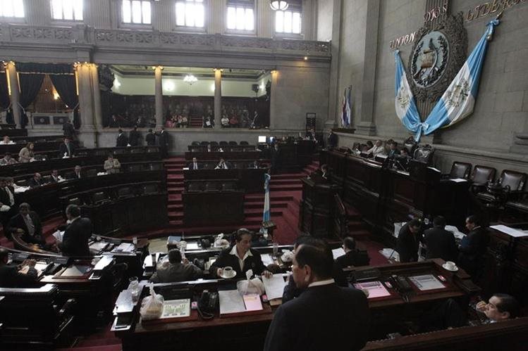 Pese a las críticas y a varios procesos abiertos contra diputados por plazas fantasmas, los abusos persisten en el Congreso. (Foto Prensa Libre: Hemeroteca PL)