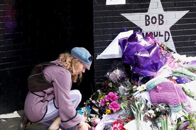 Uno de los lugares en donde se rinde tributo a la figura fallecida del pop es First Avenue en Minneapolis. (Foto Prensa Libre: AP)