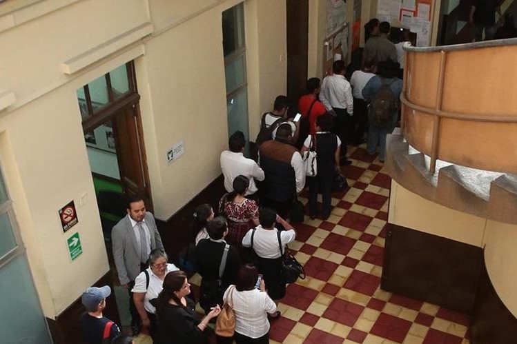 En promedio, el Congreso paga horas extras a 192 personas cada mes. (Foto Prensa Libre: Hemeroteca PL)
