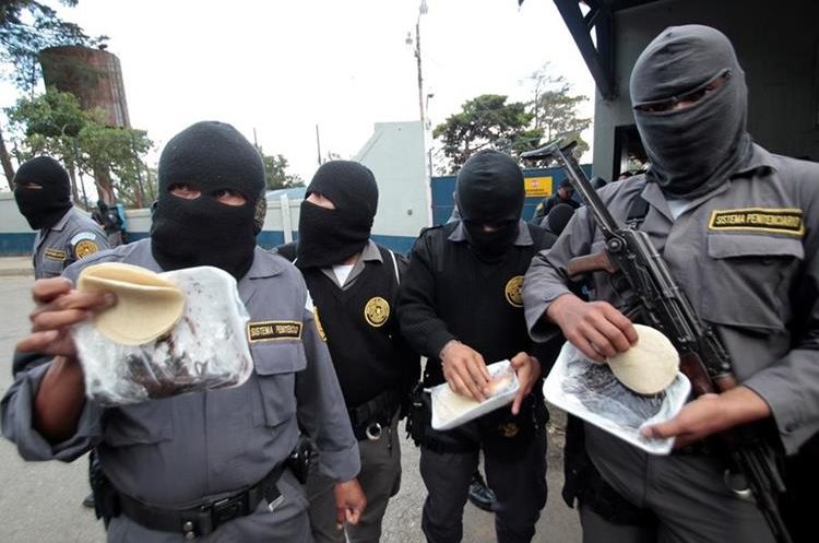 Guardias del Sistema Penitenciario se han declarado en paro por el incumplimiento de un aumento salarial y malas condiciones laborales. (Foto Prensa Libre: Hemeroteca PL) 