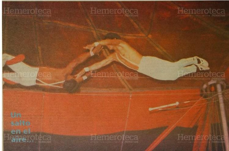 Sin duda, una de las legítimas ilusiones de la infancia estaba en los trapecios ver volar a los hombres por los aires. (Foto: Hemeroteca PL)