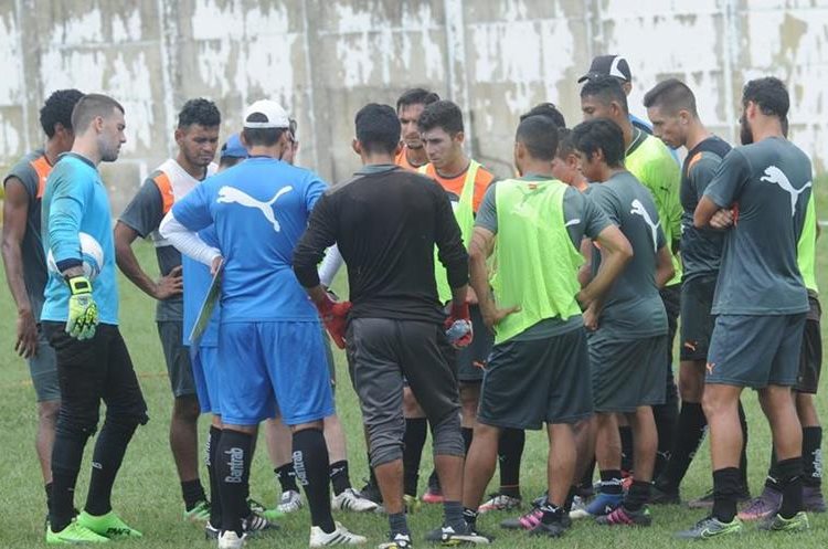 Comunicaciones se entrenó durante la semana pensando en el partido del domingo contra a Antigua GFC. (Foto Prensa Libre: Edwin Fajardo).