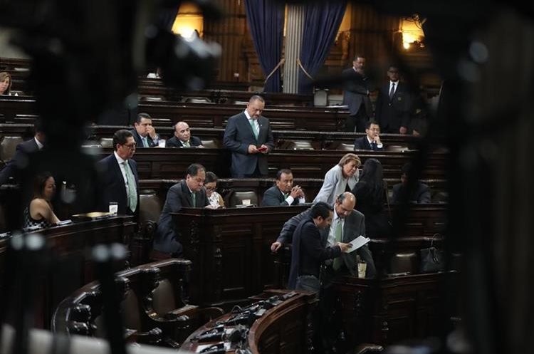 Diputados sostienen que los televisores son para el trabajo. (Foto Prensa Libre: Hemeroteca PL)