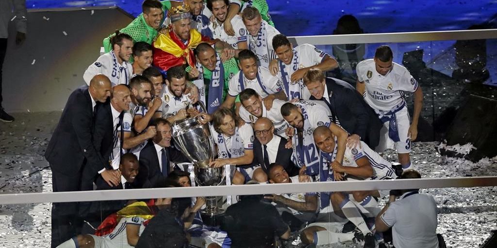 Junto a miles de fanáticos, Real Madrid festeja en su ciudad la histórica Duodécima - Prensa Libre
