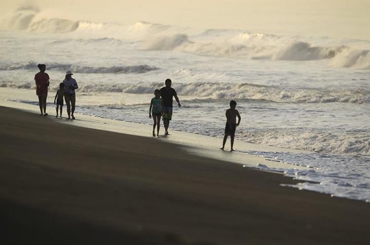 Las playas son parte de los destinos favoritos de los veraneantes. (Foto Prensa Libre: Hemeroteca PL)