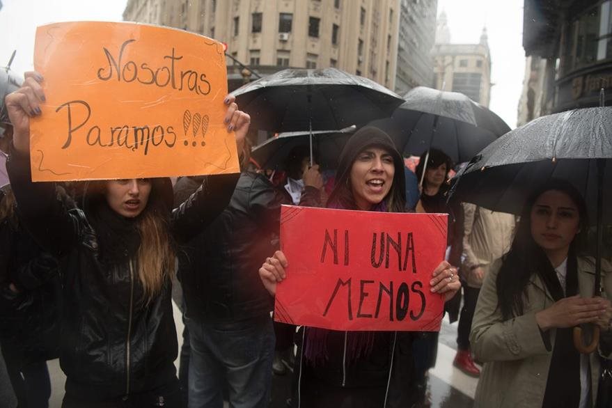 Mujeres protestan en Buenos Aires en contra de la violencia machista. (Foto Prensa Libre: AFP).