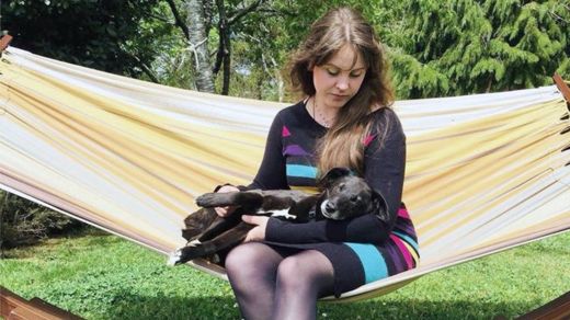 En 2014 Barker cambió de trabajo, se separó de su pareja y se mudó a Francia en un intento por controlar su adicción. REBECCA BARKER