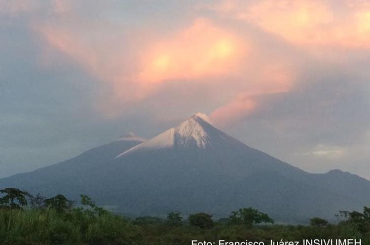 Terminada la tormenta este fue la panorámica en el coloso ubicado en los departamentos de Chimaltenango, Sactepéquez y Escuintla. (Foto Prensa Libre: F. Juárez)
