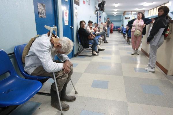 Falta de medicinas agobia a pacientes del Hospital General