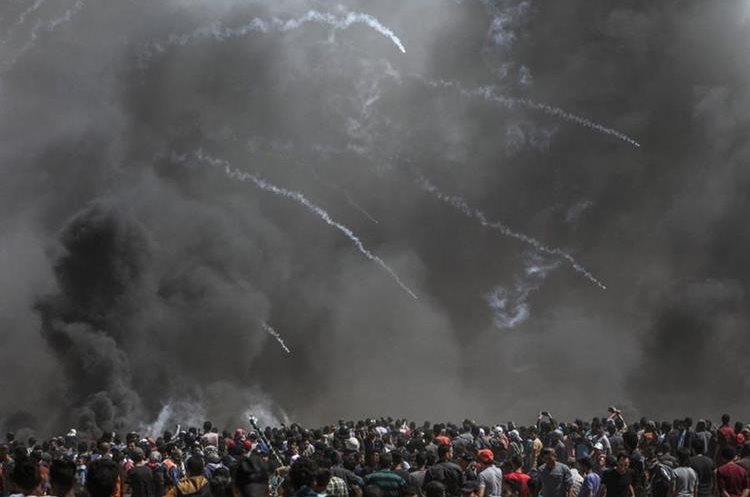 El ejército de Israel respondió granadas lacrimógenas y francotiradores contra los manifestantes. EPA