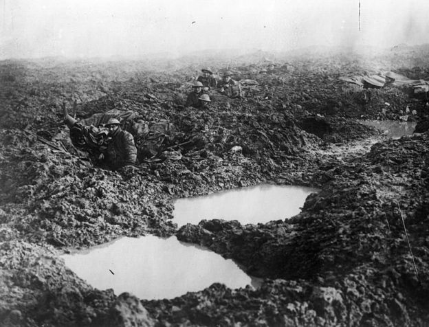 "Yo morí en el infierno. Ellos lo llamaron Passchendaele", escribió el poeta y soldado Siegfried Sassoon. GETTY IMAGES