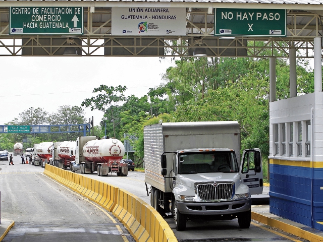 El Salvador se une a unión aduanera de Honduras y Guatemala El Salvador se une a unión aduanera de Honduras y Guatemala