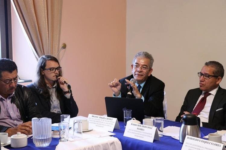 Juez Miguel Ángel Gálvez participa en taller con abogados de Quetzaltenango, este sábado 8 de julio. (Foto Prensa Libre: María José Longo)