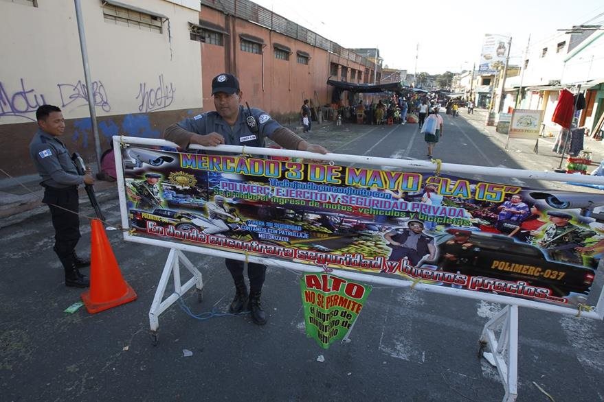 PNC ha ofrecido más seguridad en mercados para proteger a vendedores de pandilleros. (Foto Prensa Libre: Paulo Raquec)