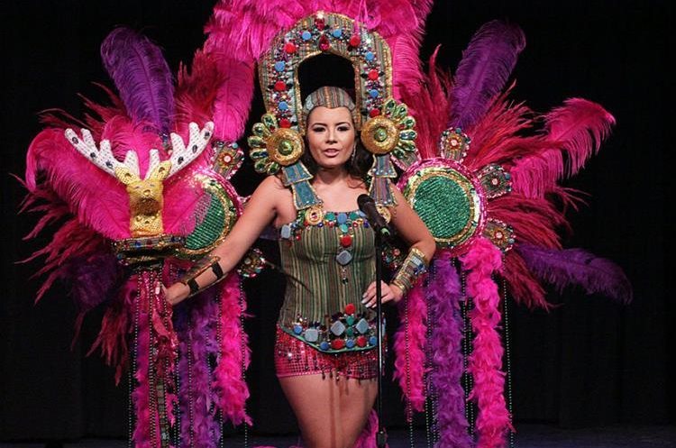 Todas las participantes modelaron un traje de fantasía que hacía alusión a la cultura guatemalteca. (Foto Prensa Libre: Mynor Gámez)