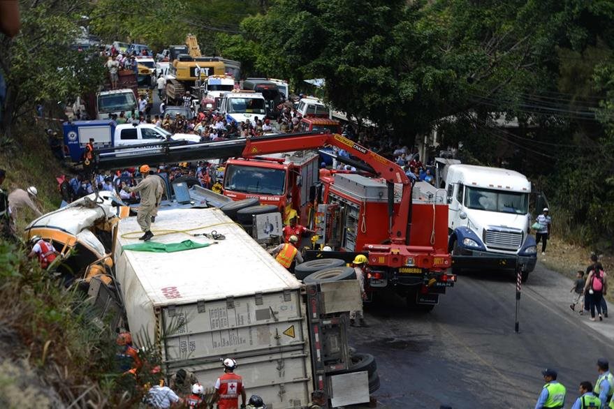 Vista general de trágico accidente. (Foto Prensa Libre: AFP)