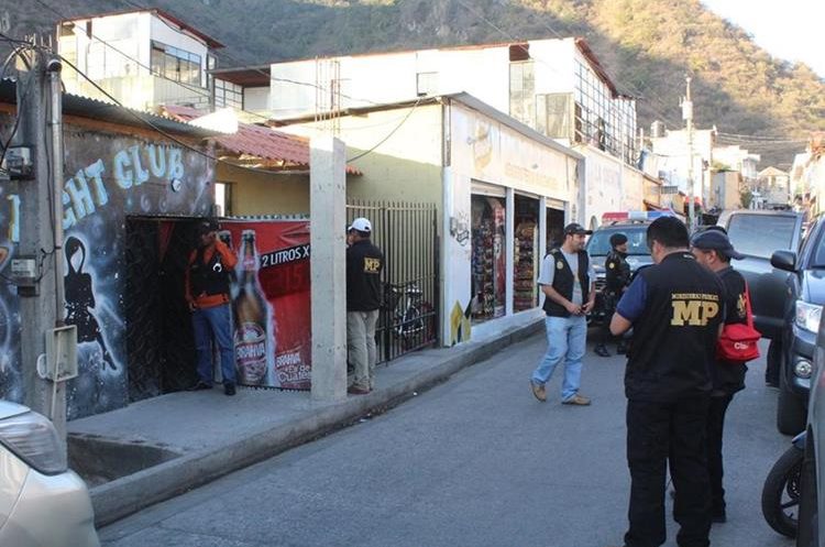 Las autoridades de Sololá ven con preocupación el aumento de cosos de trata de personas que ocurre por lo general en bares o cantinas. (Foto Prensa Libre: Ángel Julajuj)