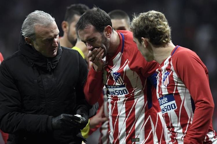 El uruguayo Diego Godín será baja para el Atlético de Madrid después de haber perdido tres dientes. (Foto Prensa Libre: AFP)